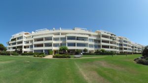 Duplex penthouse in the popular beachfront Los Granados de Cabopino, The complex offers a wide range of facilities on-site, such as private tennis, heated indoor pool, gym, outdoor pool with playground, extensive subtropical gardens, and 24-hour security.