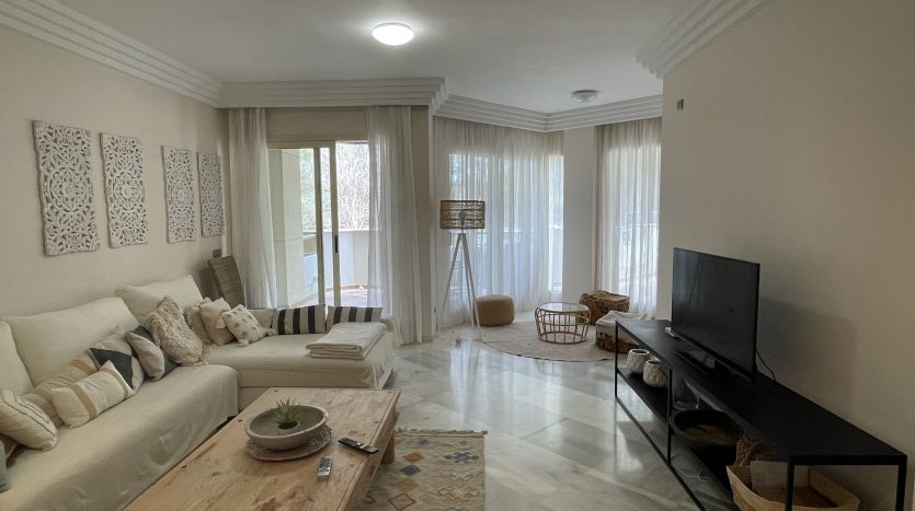 Apartment for long-term rent Fuente Aloha  Marbella living room