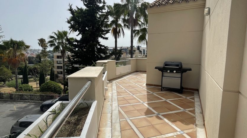 Apartment for long-term rent Fuente Aloha  Marbella terrace