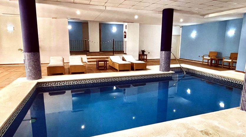 Apartment for long-term rent Fuente Aloha  Marbella indoor pool