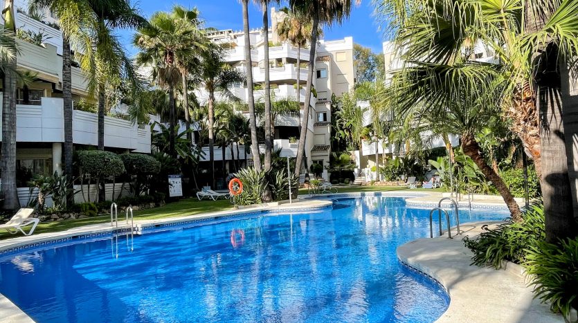 Apartment for long-term rent Fuente Aloha  Marbella pool